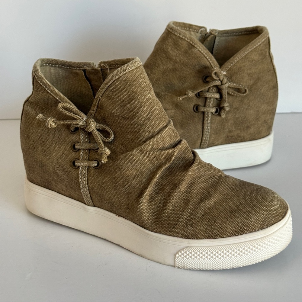 Very G Women's Wedge Sneakers Canvas Size 7.5